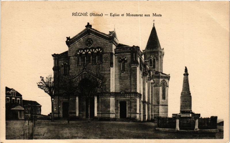 CPA  Regnie - Régnié - Eglise et Monument aux Morts  (692888)