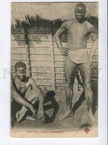 415379 MADAGASCAR Cote Est types Antemorys Semi-nudes men Vintage postcard