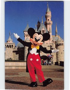 Postcard Mickey Mouse welcomes his guests to Disneyland, Anaheim, California