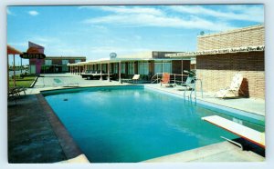 DEL RIO, TX Texas~ ESQUIRE MOTEL Pool c1950s Roadside Val Verde County Postcard