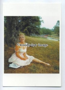 b3685 - Film Actress - Marilyn Monroe in Summer Dress in 1958 - modern postcard