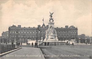 uk26987 queen victoria memorial and buckingham palace london real photo uk