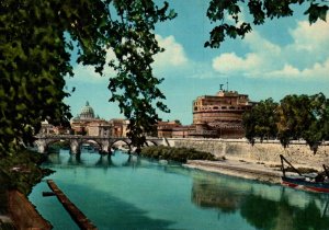 Walk Along the Tevere River,Rome,Italy BIN