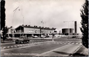 Netherlands Beek Kruispunt Stationsstraat Julianalaan Vintage RPPC 09.03