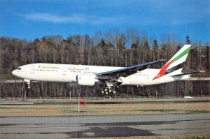 EMIRATES BOEING 777-21H (1997) Airplane Postcard 