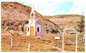 WORLD'S LARGEST LITTLE CHURCH,DRUMHELLER,ALBERTA.VTG POSTCARD*B11 