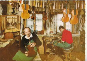 Germany Postcard - Geigenbauer in Mittenwald - Making Violins - Ref TZ5185