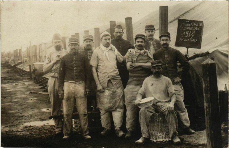 CPA AK carte photo MOULINS 1914 soldats (860472)