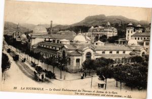 CPA La BOURBOULE-Le Grand Établ. des THERMes et Avenue de la Gare (260150)