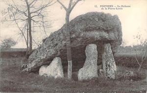 86 - Poitiers - Le Dolmen de la Pierre-Levée