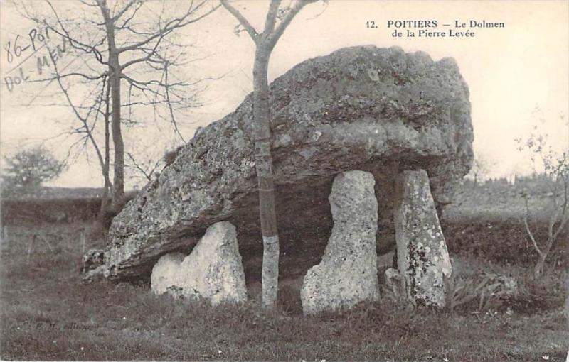 86 - Poitiers - Le Dolmen de la Pierre-Levée