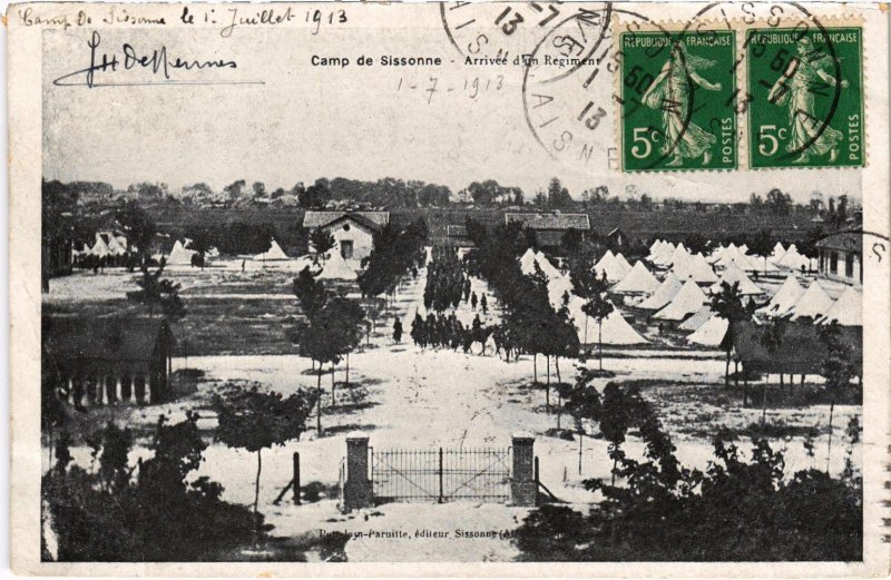 CPA Militaire Camp de SISSONNE - Arrivée d'un Régiment (92178)