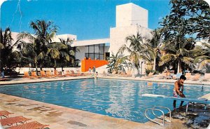 Swimming Pool at the El Presidente Hotel Cozumel Mexico Tarjeta Postal 1976 