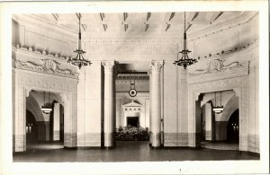 Shedd Aquarium Chicago IL Foyer Hall Vintage Postcard W32