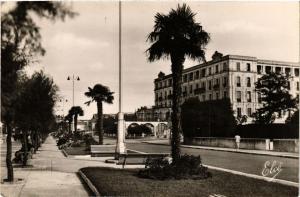 CPA ARCACHON Les Nouveaux Boulevards Promenade et le Grand Hotel (336472)