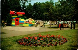 Postcard ON London Crowds at Old Woman in the Shoe Storybook Gardens 1960s J13