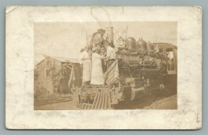 RAILROAD LOCOMOTIVE w/ US FLAG ANTIQUE REAL PHOTO POSTCARD RPPC railway train