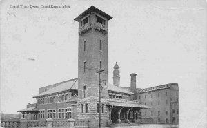 Grand Trunk Railroad Train Depot Grand Rapids Michigan 1908 postcard