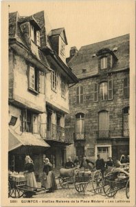 CPA QUIMPER Vieilles Maisons de la Place Médard - Laitieres (144024)