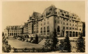 Canada - Quebec, Murray Bay. Manor Richelieu.    RPPC