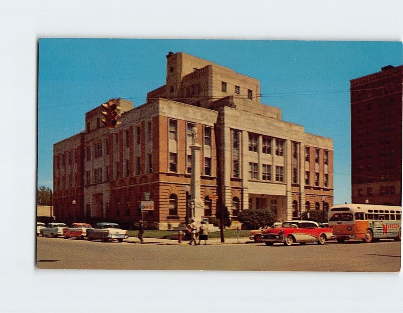 Postcard Lauderdale County Courthouse and Confederate Memorial, Meridian, MS