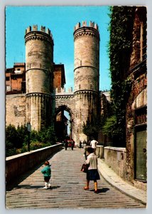 People Near St Andrews Towers GENOA Italy 4x6 Vintage Postcard 0158