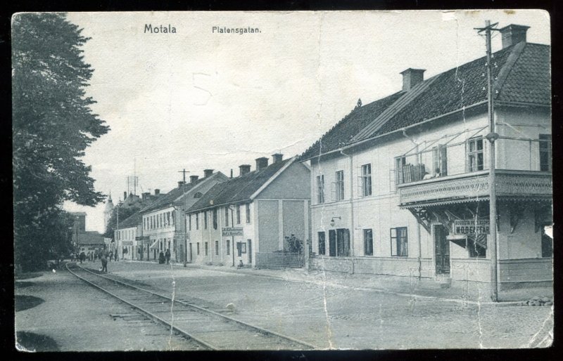 dc1673 - SWEDEN Motala Postcard 1918 Platensgaten