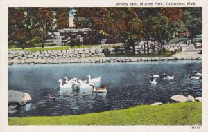 Ducks at Beauty Spot in Milham Park - Kalamazoo, Michigan Linen