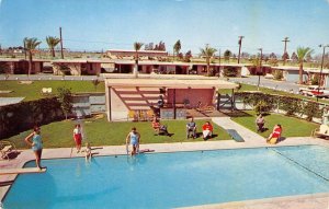 Yuma, Arizona WASHYUMA MOTOR HOTEL Roadside Swimming Pool 1960s Vintage Postcard