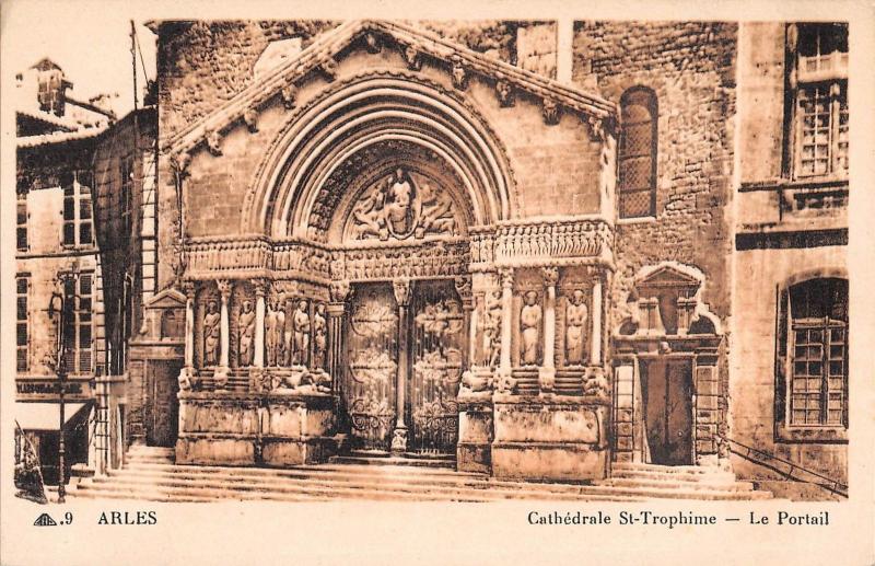 BR72968 arles cathedrale st trophime le portail  france