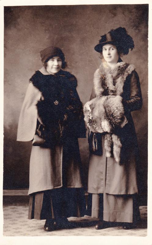 Studio Portrait, Women with Furs, Muff, Postcard C15