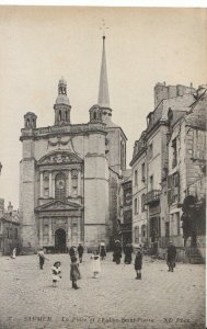 France Postcard - Saumer - La Place et I'Eglise Saint Pierre - Ref 14123A