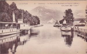 France Annecy Le Port et la Montagne de Veyrier
