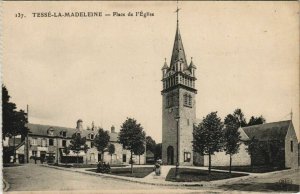 CPA TESSÉ-la-MADELEINE Place de l'Eglise (150990)