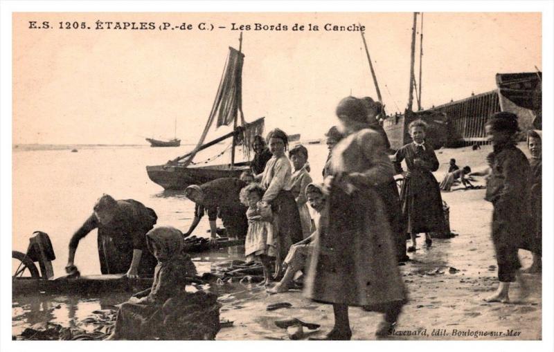 Etaples     les bords de la Canche, Women washing clothes in ocean