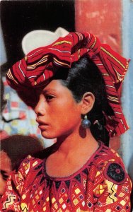 G82/ Guatemala Postcard Central America Pretty Native Girl 26