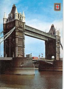 B102326 london tower bridge   uk