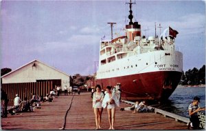 Postcard Ontario Leamington The Fort York Steamer in Harbour Fishermen 1960s K84