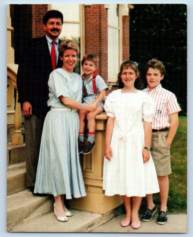 Des Moines Iowa IA Postcard Governor Terry Branstad Family c1960 Vintage Antique