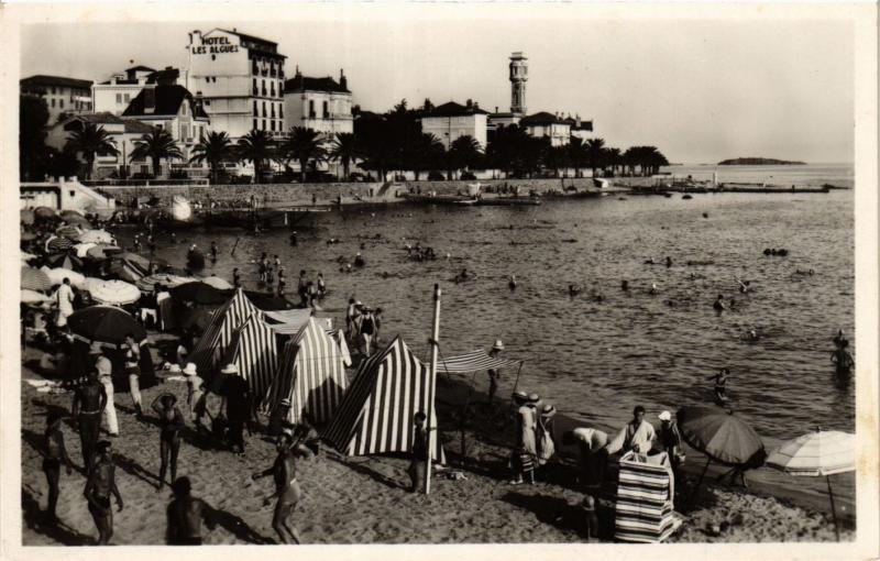 CPA St-RAPHAEL Un coin de la Plage (410373)