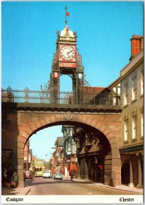 VINTAGE CONTINENTAL SIZE POSTCARD STREET SCENE & TIME CLOCK AT EASTGATE CHESTER