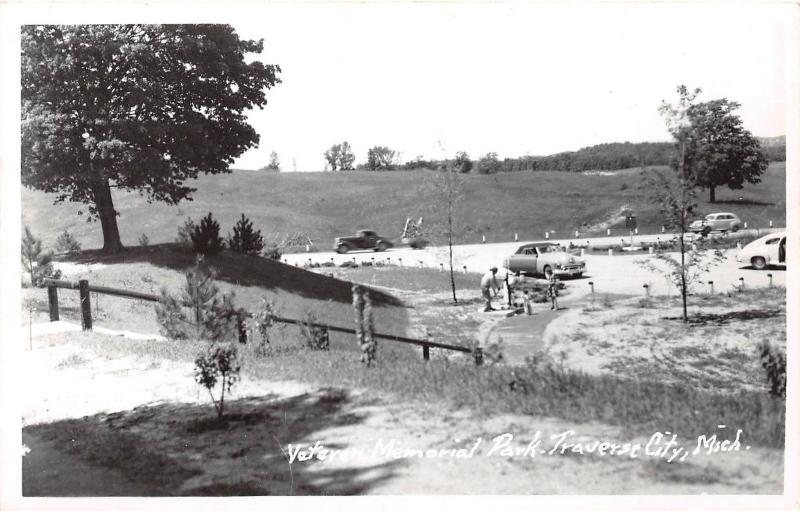 E31/ Traverse City Michigan Mi RPPC Postcard c50s Veteran Memorial Park 12