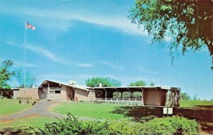 JANESVILLE WISCONSIN~CLUB HOUSE-MUNICIPAL GOLF COURSE-RIVERSIDE PARK~POSTCARD