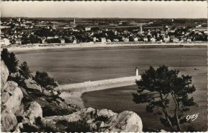 CPA ERQUY La Jetee et la Plage au Centre (1166326)