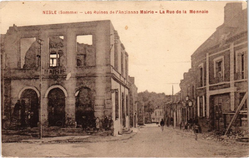 CPA Militaire - NESLE - Les Ruines de l'Ancienne Mairie (92122)