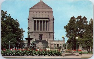 VINTAGE POSTCARD WORLD WAR MEMORIAL AT INDIANAPOLIS INDIANA OVAL-SHAPED