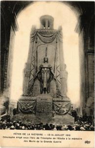 CPA PARIS Fetes de la Victoire. Cenotaphe erige sous l'Arc de Triomphe (562692)