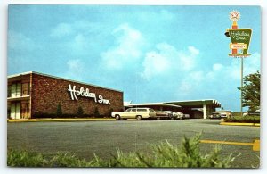 1970s EAST PEORIA ILLINOIS  HOLIDAY INN  VINTAGE AUTOS FORD LTD WAGON  P2376