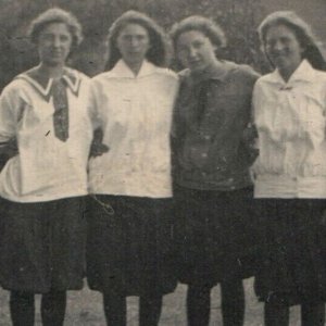 c1910s Group 4 Women Outdoors RPPC Farm House Photo Lovely Ladies Cute Girl A174