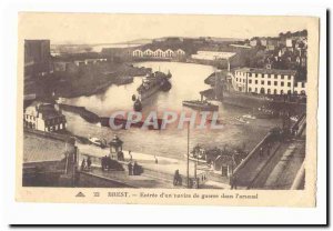 Brest Old Postcard Entree d & # 39un warship in & # 39arsenal (boats)